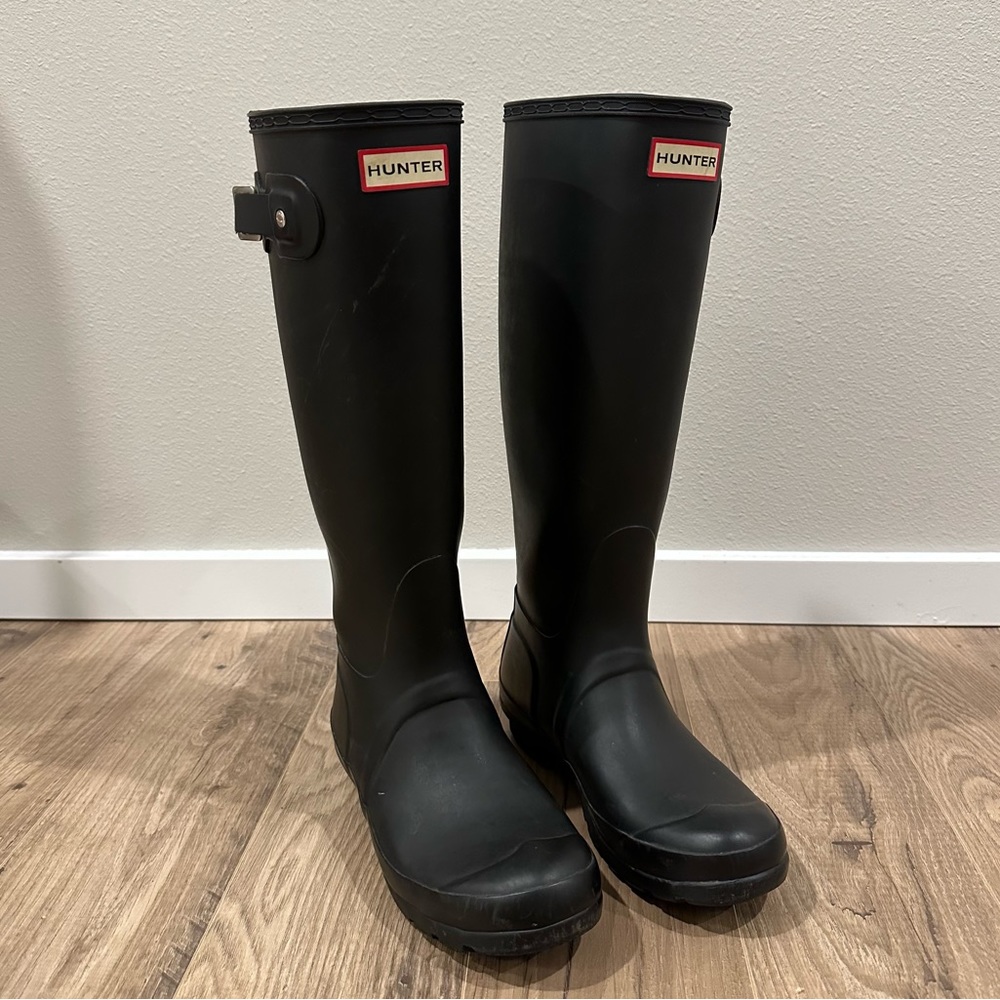 Classic Tall Hunter Rain Boots in Black (Size 6)